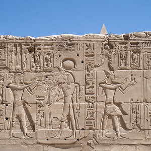 Wandschnitzerei Karnak Tempel3.jpg