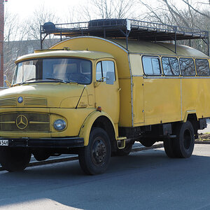 Mercedes Benz 710 a.jpg
