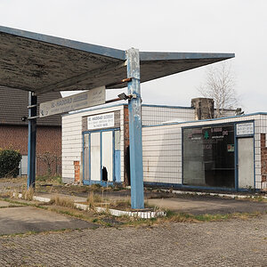 ehemalige Tankstelle, marode.jpg