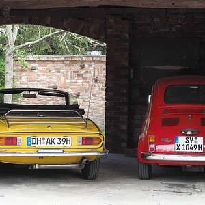 Triumph Spitfire 1500, Fiat 500 Heck.jpg