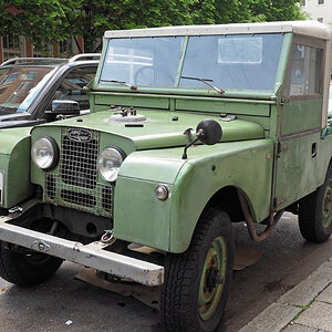 Land Rover.jpg