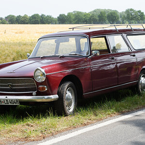 Peugeot 404 Combi.jpg