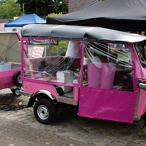 Piaggio Ape Freightliner R.jpg