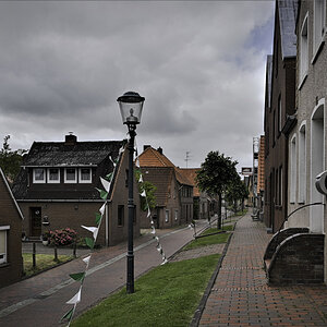 Häuser auf und hinterm Deich  DSC_4504.jpg