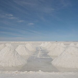 Salar de Uyuni
Der größte Salzsee der Welt. Die Salzdicke liegt bei 30 m. Die Einheimischen glauben sogar, dass Stellenweise 160 m  Dicke erreicht wer