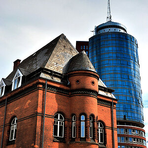 Hamburg 2009 Alte Hafenwache und Columbusturm