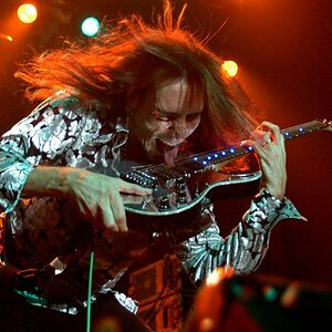 Steve Vai und seine Zunge