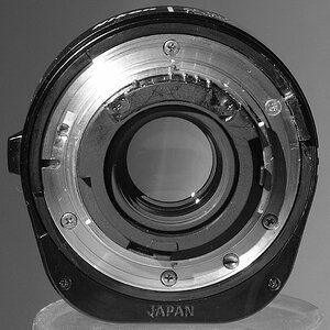 Ein alter Autofokus-Telekonverter von Nikon: AF TC 16 A
So von mir umgebaut, dass er an FujiS1pro/D60/D200/D80 funktioniert!
Die Kontaktschiene am Baj