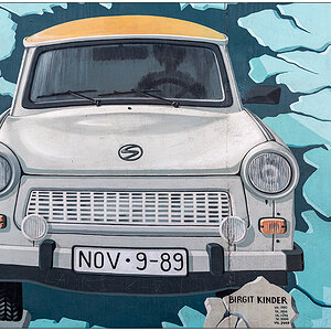 Berlin East Side Gallery: Birgit Kinder – Test the Rest