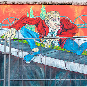 Berlin East Side Gallery: Gabriel Heimler – Mauerspringer