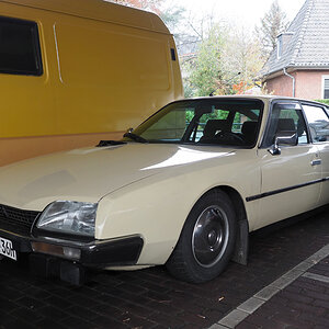 Citroen CX 2400 GTi Front.jpg