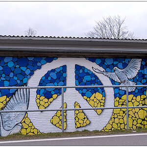 055 Kiel Veloroute Graffiti Ukraine Friedenstauben