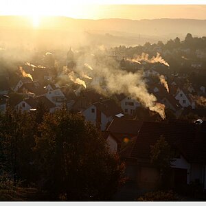 Oktobermorgen

Mit der 5D volle Granate in die Sonne.