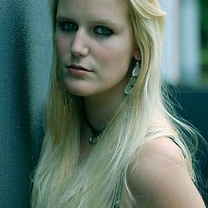 Model: Alina