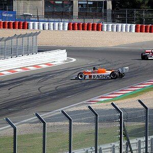 Formel1 Wagen der 80er auf Abwegen.