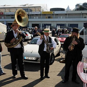 Stimmung im Fahererlager.