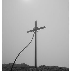 Kreuz überm Abgrund