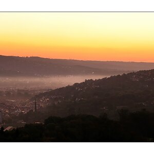 Morgennebel vor Sonnenaufgang über Esslingen