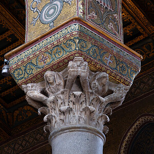 Sizilien 23 Monreale Kathedrale-Säule-32.jpg