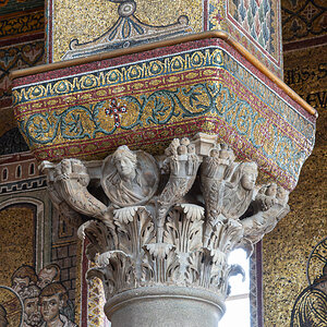 Sizilien 23 Monreale Kathedrale-Säule-47.jpg