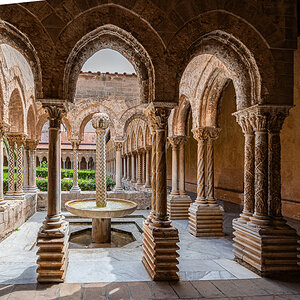 Sizilien 23 Monreale Kloster-Brunnen9604.jpg