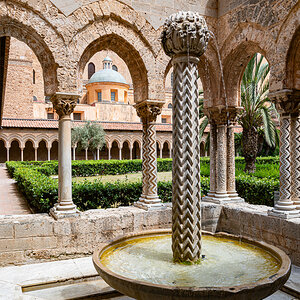 Sizilien 23 Monreale Kloster-Brunnen9609.jpg