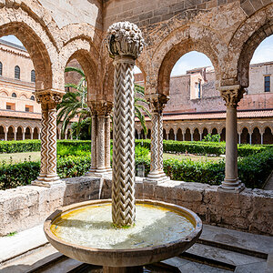 Sizilien 23 Monreale Kloster-Brunnen9619.jpg
