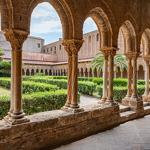 Sizilien 23 Monreale Kloster-Gang9599.jpg