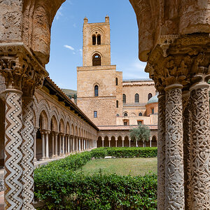 Sizilien 23 Monreale Kloster-Gang9610.jpg