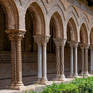 Sizilien 23 Monreale Kloster-Innenhof9597.jpg