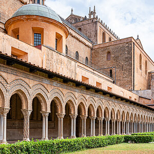 Sizilien 23 Monreale Kloster-Innenhof9598.jpg