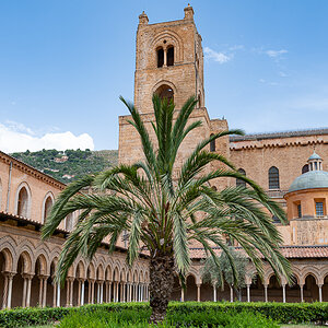 Sizilien 23 Monreale Kloster-Innenhof9611.jpg