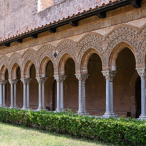 Sizilien 23 Monreale Kloster-Innenhof9615.jpg