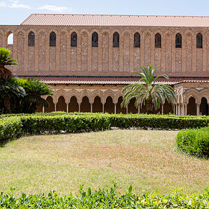 Sizilien 23 Monreale Kloster-Innenhof9627.jpg