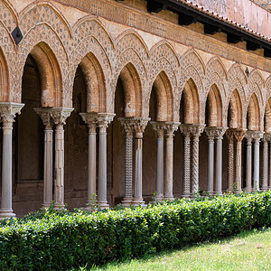 Sizilien 23 Monreale KlosterInnenhof-9633.jpg