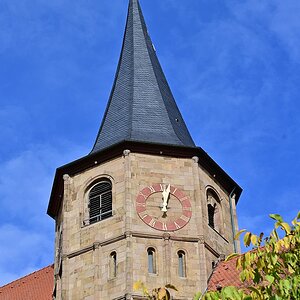 Tamron Z70-300_Kirchturm.jpg