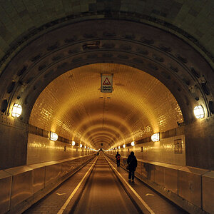 Elbtunnel 2016.jpg