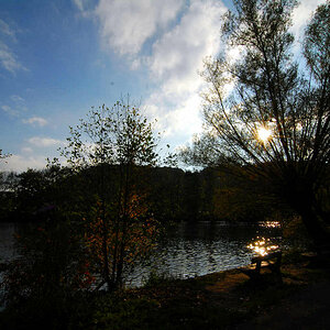 An der Ruhr unterhalb des Zweibrücker Hofś zwischen Hengsteysee und Hakortsee.