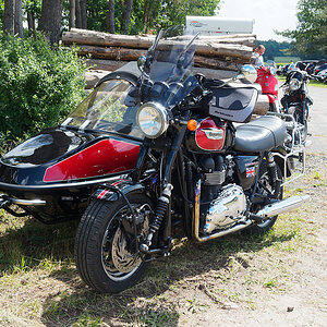 Triumph Bonneville T100 Gespann.jpg