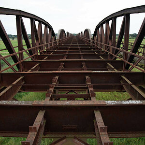 Eisenbahnbrücke Langendorf 2.jpg