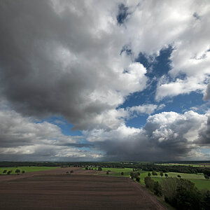 Schauerwolken über der Südostheide 3.jpg