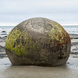 Moeraki Boulders.jpg