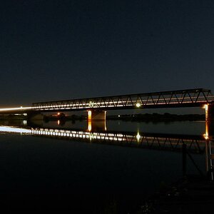 Elbbrücke Lauenburg - LKW hat am Anfang noch Fernlicht an