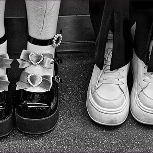 comp_2Shoes-SW-lumi.jpg