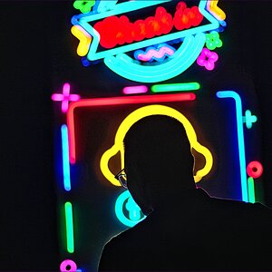 comp_2Neon1-lumi - Kopie.jpg