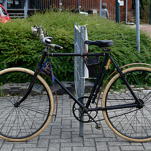 Dunlop 1902 Tour de France Siegermodell 1905.jpg