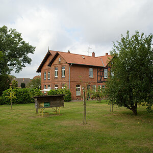 Lemanhaus Yongnuo.jpg