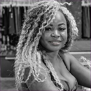 comp_2BlackPortrait2-lumi.jpg