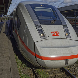 _Z508624_DxOAxl.jpg