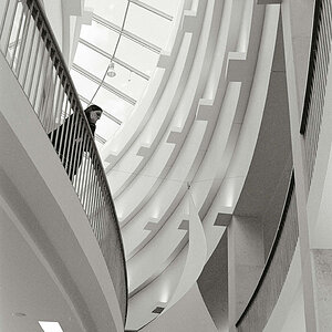 "Warten"
Nikon F100; Agfa APX 100; Scan vom Negativ